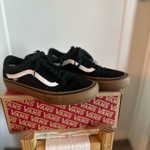 Vans Old Skool - W8 - black / white, gum sole - Like New